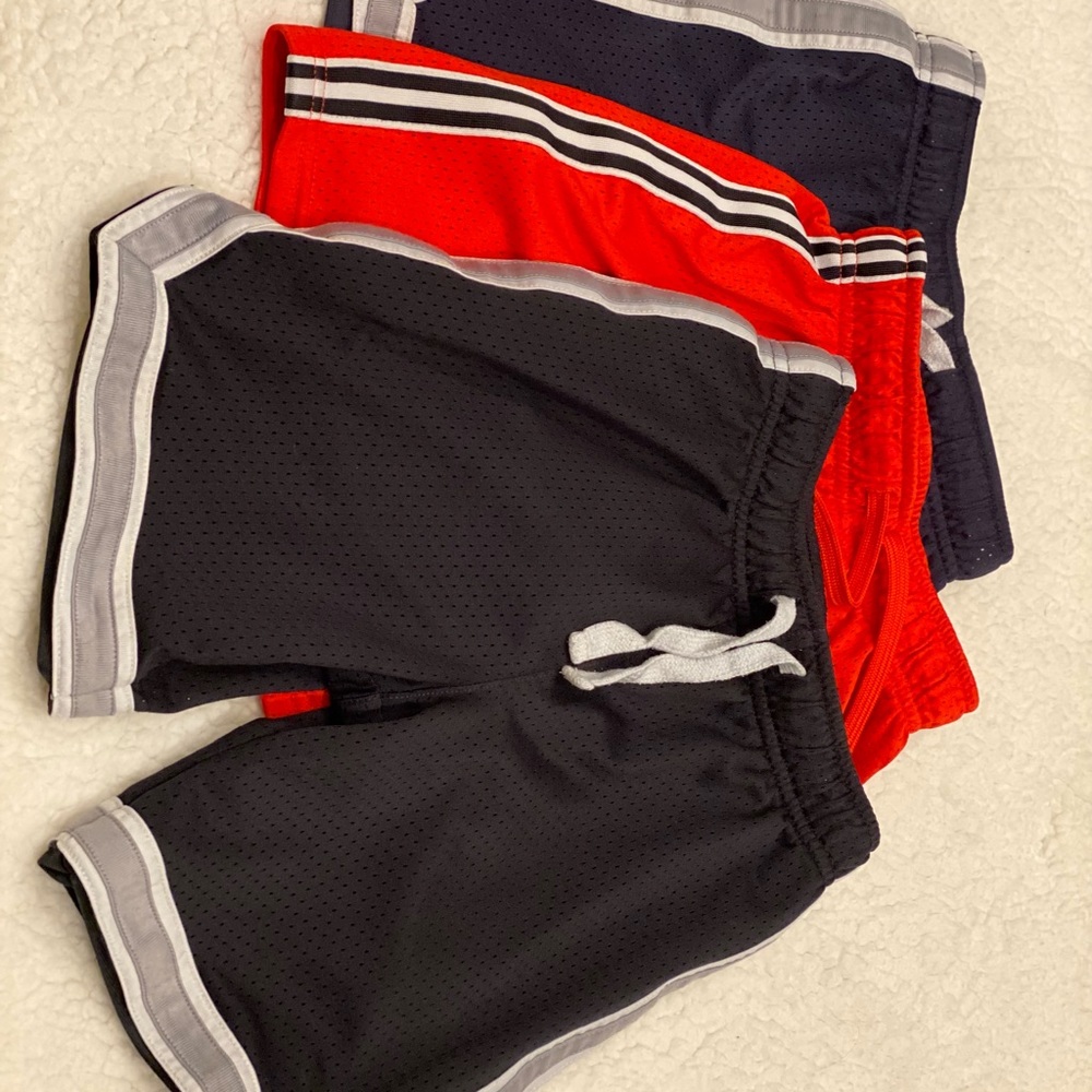 3 pairs of Boy’s Oshkosh shorts from Carter’s size 6
